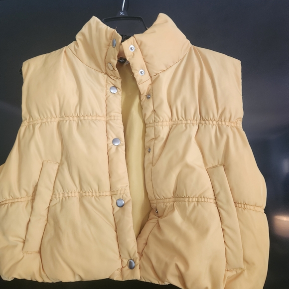 H&M,Divided Mustard Yellow Quilted Puffer Vest sz. Med. Womens/Jr - Picture 2 of 4